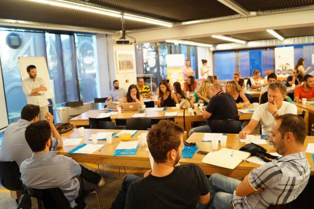 Good News: 47 startups από 90 φιλόδοξους Έλληνες επιχειρηματίες κάτω των 35 ετών εντάχθηκαν στην πρωτοβουλία Orange Grove χάρις σε ένα δραστήριο Ολλανδό Πρέσβη πρώην καθηγητή surf!  - Κυρίως Φωτογραφία - Gallery - Video