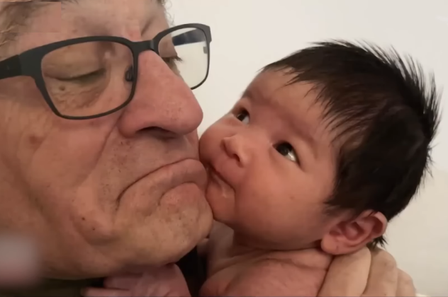 O Ρόμπερτ Ντε Νίρο για την 9 μηνών κόρη του: Είμαι ένας 80χρονος μπαμπάς, είναι υπέροχο να βρίσκομαι κοντά της για όσο περισσότερο μπορέσω (φωτό & βίντεο) - Κυρίως Φωτογραφία - Gallery - Video