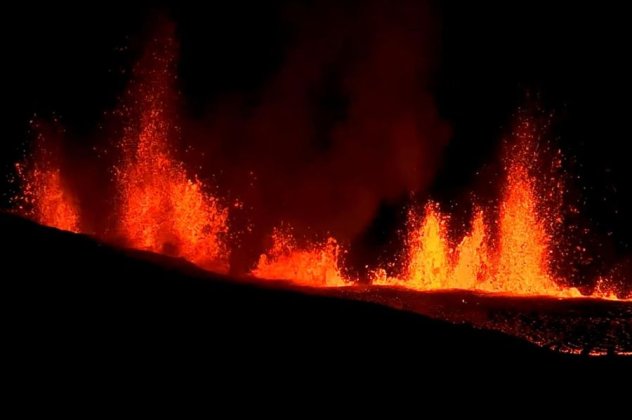 Ισλανδία: Νέα έκρηξη ηφαιστείου στην χερσόνησο Ρεϊκιάνες - Δείτε φωτό & βίντεο - Κυρίως Φωτογραφία - Gallery - Video