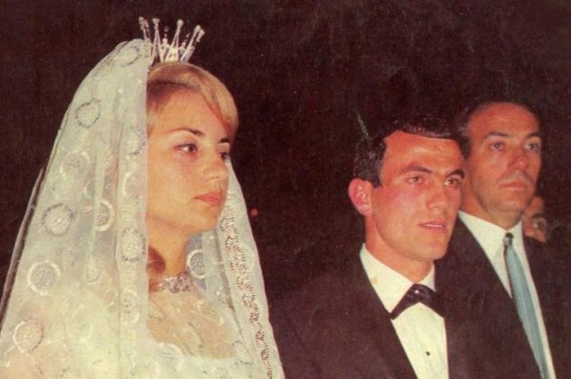 Μίμης Δομάζος: Ο γόης & μεγαλύτερος Έλληνας ποδοσφαιριστής όλων των εποχών - Η μοιραία συνάντηση με τη Βίκυ Μοσχολιού - Ο γάμος μόλις βγήκε η Χούντα - Κυρίως Φωτογραφία - Gallery - Video
