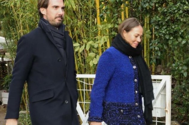 Με Chanel η Νίνα Φλορ χθες στο μνημόσυνο του πεθερού της - Εκπληκτικό blue black σύνολο με τουίντ σακάκι (φωτό)  - Κυρίως Φωτογραφία - Gallery - Video