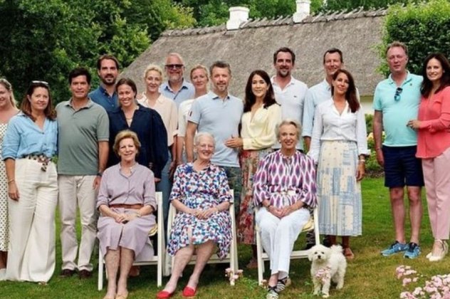Throwback καλοκαίρι 2023 χωρίς τον Κων/νο - Οικογενειακή φωτό όλης της βασιλικής οικογένειας της Δανίας - Η Άννα-Μαρία με τις αδερφές & τα ανήψια της - Κυρίως Φωτογραφία - Gallery - Video