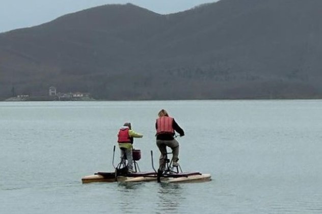Η Σία Κοσιώνη έκανε υδροποδήλατο στη λίμνη Πλαστήρα - Μαζί με το γιο της, Δήμο περνάνε ποιοτικό χρόνο! (Φωτό) - Κυρίως Φωτογραφία - Gallery - Video