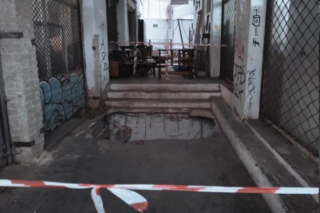 Αδιανόητο! 19χρονοι νεαροί έπεσαν σε ανοιχτή τρύπα σε δρόμο της Θεσσαλονίκης – Βρέθηκαν στο νοσοκομείο (βίντεο) - Κυρίως Φωτογραφία - Gallery - Video