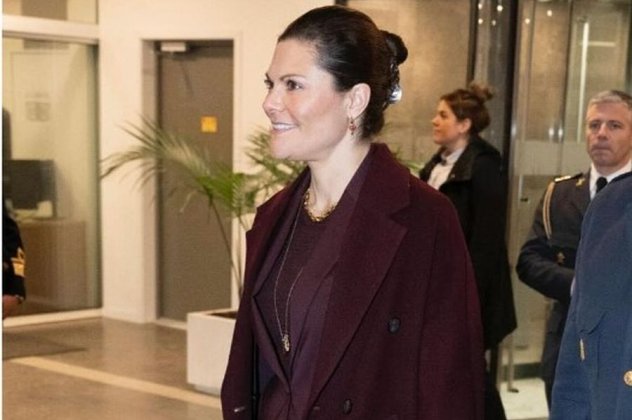 Η Πριγκίπισσα Βικτώρια της Σουηδίας με total burgundy look! Επίσημο κοστούμι & must have παλτό στο χρώμα της φετινής σεζόν (φωτό) - Κυρίως Φωτογραφία - Gallery - Video