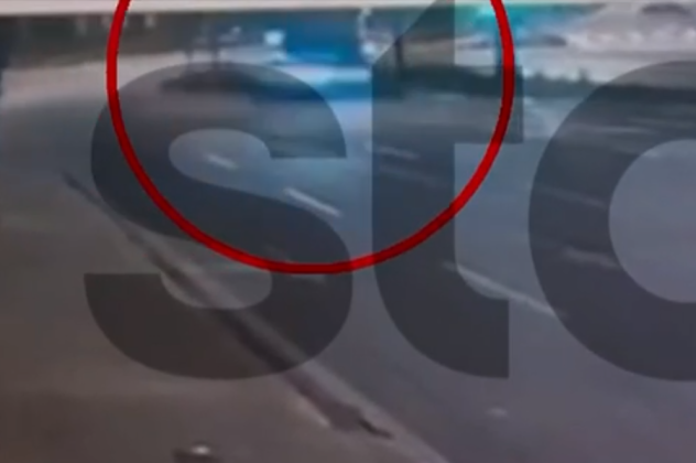 Βίντεο-Ντοκουμέντο: Η τρελή πορεία του αυτοκινήτου στη Βούλα που σκοτώθηκαν δύο 19χρονα παιδιά – Χτυπά σε δέντρο, κολόνα φωτισμού, μαντρότοιχο, κόβεται στα 3  - Κυρίως Φωτογραφία - Gallery - Video