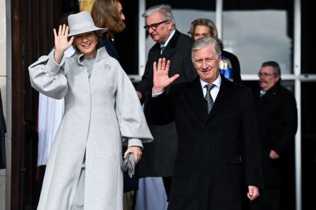 Βασίλισσα Ματθίλδη του Βελγίου: Αγαπάει τα μονόχρωμα σύνολα και όχι άδικα! Το σικ παλτό & η λεπτομέρεια στα μανίκια που δεν πέρασε απαρατήρητη (φωτό) - Κυρίως Φωτογραφία - Gallery - Video