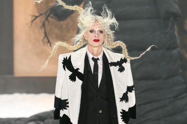 Εβδομάδα Μόδας Νέα Υόρκη: Ο Thom Browne έκλεισε με ένα "δραματικό" σόου - Gothic δημιουργίες, μοτίβα με κοράκια, περίτεχνα μαλλιά (φωτό-βίντεο) - Κυρίως Φωτογραφία - Gallery - Video