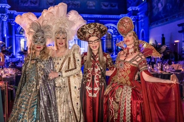 Gala dinner ball "Queens at the Palace": Στο Καρναβάλι της Φλωρεντίας με βασίλισσα την εγγονή του Τσάρλι Τσάπλιν - Υπέροχες φωτό - Ποια Ελληνίδα είδαμε - Κυρίως Φωτογραφία - Gallery - Video