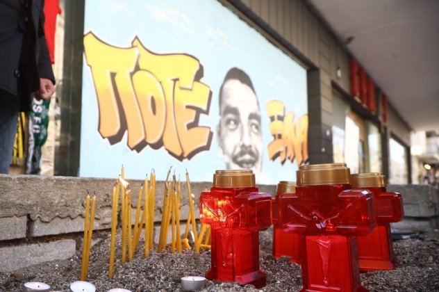 Θα πληγώνει για πάντα: 19 κεριά αναμμένα στις 00:19 στη μνήμη του Άλκη Καμπανού – 2 χρόνια από τη δολοφονία του (φωτό) - Κυρίως Φωτογραφία - Gallery - Video