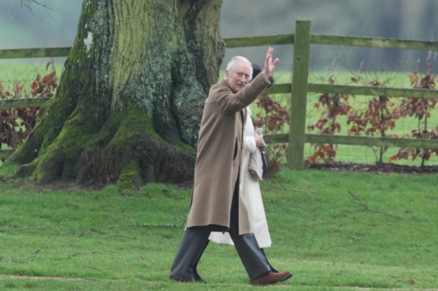 Βασιλιάς Κάρολος: Η πρώτη βόλτα μετά την διάγνωσή του με καρκίνο – Πάντα πλάι του η Βασίλισσα Καμίλα (φωτό & βίντεο) - Κυρίως Φωτογραφία - Gallery - Video