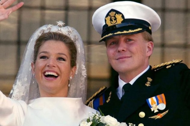 Βασίλισσα Μάξιμα της Ολλανδίας: Γιορτάζει 22 χρόνια γάμου με τον Βασιλιά Γουλιέλμο - Η θεαματική τελετή & το απίθανο νυφικό Valentino (φωτό - βίντεο) - Κυρίως Φωτογραφία - Gallery - Video