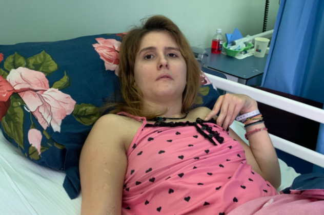 Αγανάκτηση από τη μητέρα της Μυρτούς της Πάρου για τη συμπεριφορά γιατρού: «Ποιος νοιάζεται; Κανείς» - Η κοπέλα νοσηλεύεται πάλι στον «Ευαγγελισμό» - Κυρίως Φωτογραφία - Gallery - Video