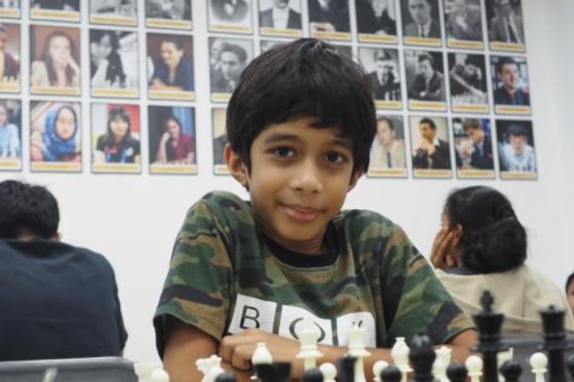 Άσγουαθ Κάουσικ: Μόλις 8 ετών, ο νεότερος πρωταθλητής στο σκάκι – Νίκησε κατά «κράτος» τον grand master Γιάτσεκ Στόπα (φωτό & βίντεο) - Κυρίως Φωτογραφία - Gallery - Video