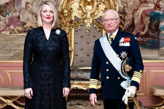 Η θεόρατη πρέσβης της Σερβίας & η ομόλογη της "Βασίλισσα της Κένυας": Τις καλωσόρισε ο Βασιλιάς Κάρολος Γουσταύος στην καθιερωμένη ετήσια δεξίωση (φωτό) - Κυρίως Φωτογραφία - Gallery - Video