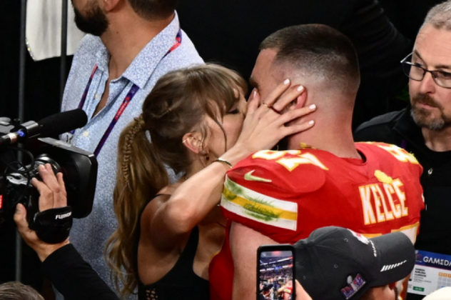 Super Bowl 2024: Tο ζευγάρι της χρονιάς, Taylor Swift & Travis Kelce – Το παθιασμένο φιλί τους - Η τραγουδίστρια πανηγύριζε έξαλλα (φωτό & βίντεο) - Κυρίως Φωτογραφία - Gallery - Video
