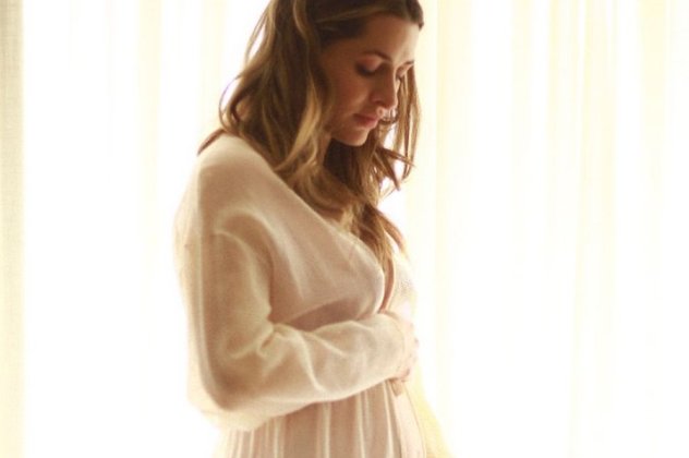 Έγκυος στο πρώτο της παιδάκι η Βασιλική Τρουφάκου - Η τρυφερή φωτό με φουσκωμένη κοιλίτσα  - Κυρίως Φωτογραφία - Gallery - Video