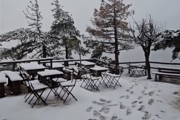 Δείτε βίντεο με το χιόνι να πέφτει στην Πάρνηθα - Κλειστός ο δρόμος από το καζίνο και πάνω - Κυρίως Φωτογραφία - Gallery - Video