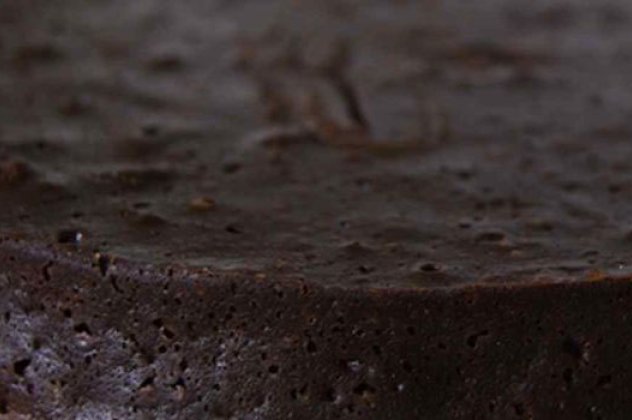Ανάποδη σοκολατόπιτα που λιώνει στο στόμα φτιάξτε σήμερα με υπογραφή του Άκη Πετρετζίκη  - Κυρίως Φωτογραφία - Gallery - Video