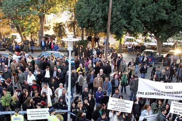 Πάγωσε η αγορά στην Κύπρο - Έμειναν χωρίς ευρώ οι Κύπριοι - Κυρίως Φωτογραφία - Gallery - Video