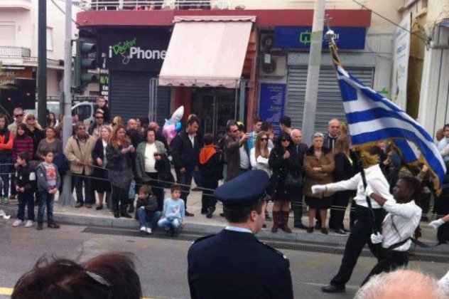 Η φωτογραφία της ημέρας - Μια μοναδική εικόνα από την παρέλαση στο Περιστέρι - Κυρίως Φωτογραφία - Gallery - Video