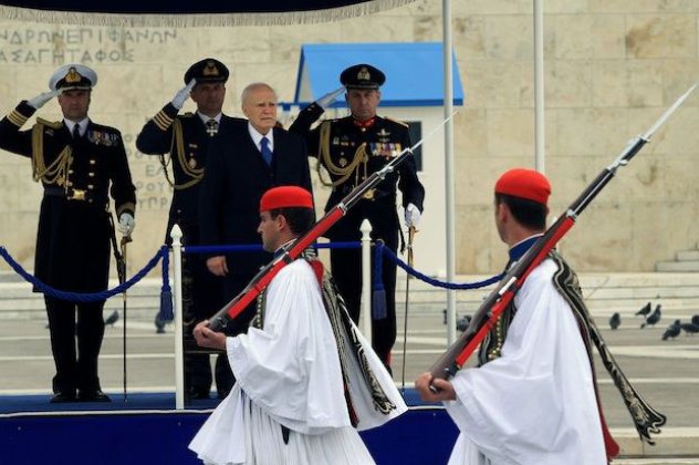 Γεννηθήτω επαναστάτης - Ο Κάρολος Παπούλιας με την δήλωση του για την Ευρωπαική Ένωση - Ένα άρθρο του Σταύρου Θεοδωράκη‏ - Κυρίως Φωτογραφία - Gallery - Video