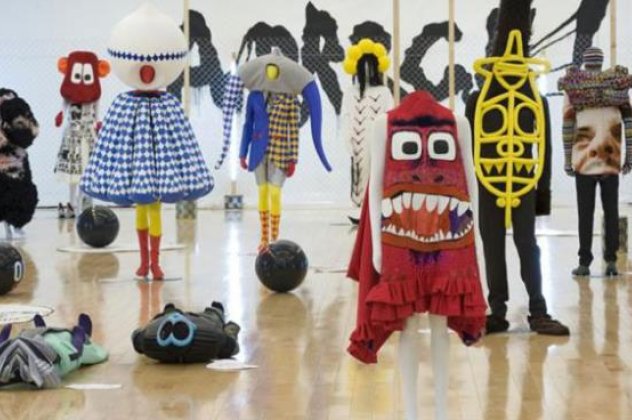 Η ελληνική δημιουργικότητα στο Παρίσι στην έκθεση «Arrrgh! Τέρατα της μόδας» από την Atopos - Κυρίως Φωτογραφία - Gallery - Video