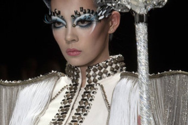Φαντασμαγορική! Δείτε την πασαρέλλα στην εβδομάδας μόδας της Κίνας που κατέπληξε τον πλανήτη! (φωτό) - Κυρίως Φωτογραφία - Gallery - Video
