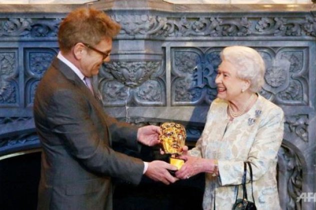 Με BAFTA ως σταρ του σινεμά βραβεύτηκε η Βασίλισσα Ελισσάβετ, παρτενέρ του 007 στους Ολυμπιακούς 2012! - Κυρίως Φωτογραφία - Gallery - Video
