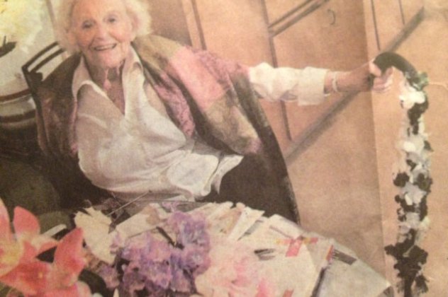 Good news : γιαγιά στα 89 της ξεκίνησε νέα επιχείρηση, τα "Happy Canes", που κάνει ευτυχισμένη την ίδια αλλά και τους πελάτες της - παράδειγμα προς μίμηση για όσους παραιτούνται στη ζωή  (φώτο)  - Κυρίως Φωτογραφία - Gallery - Video