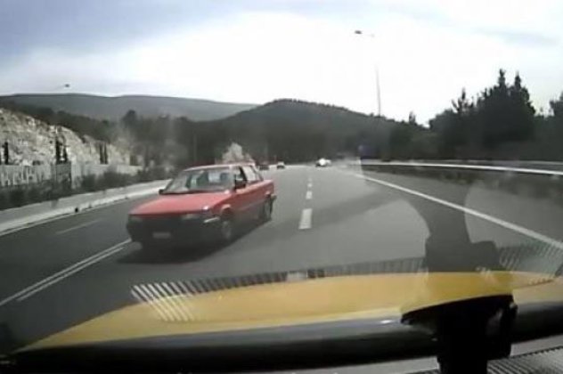 «Άπαικτο» βίντεο- αθάνατη Ελλάς: οδηγός πάει ανάποδα στην Κατεχάκη!!!! (βίντεο) - Κυρίως Φωτογραφία - Gallery - Video
