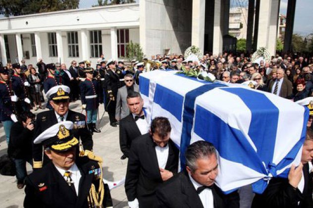 Πλήθος κόσμου είπε σήμερα στο Α’ Νεκροταφείο το «Ύστατο Χαίρε» στον αγωνιστή Ναύαρχο Νίκο Παππά - Κυρίως Φωτογραφία - Gallery - Video