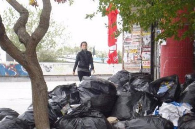 Υπό διάλυση το ΑΠΘ - Βία και σωροί σκουπιδιών - Κυρίως Φωτογραφία - Gallery - Video