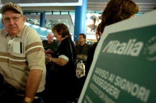 49 υπάλληλοι της Alitalia συνελήφθησαν επειδή έκλεβαν αποσκευές !! Έως 6 χρόνια φυλακή  - Κυρίως Φωτογραφία - Gallery - Video