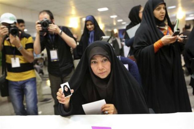 Δύο γυναίκες θέτουν υποψηφιότητα για την προεδρία του Ιράν - Eίναι όμως νόμιμο σε μία χώρα που κρύβει τις γυναίκες;‏ - Κυρίως Φωτογραφία - Gallery - Video