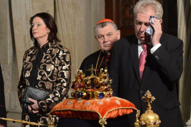 Δείτε τον πρόεδρο της Τσεχίας να...τρεκλίζει από το ποτό, στο βίντεο που κάνει το γύρο του κόσμου - Κυρίως Φωτογραφία - Gallery - Video