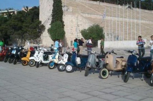 Ξέρεις από βέσπαααα; Ο γύρος της Ελλάδας με βέσπα ξεκίνησε από την Κρήτη (φωτό - βίντεο )  - Κυρίως Φωτογραφία - Gallery - Video