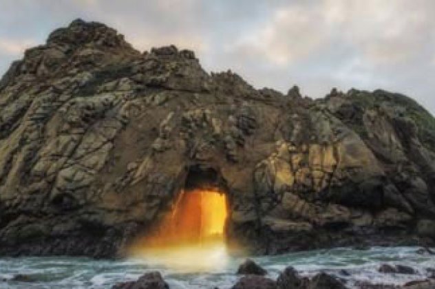 ''Παράξενο φως'' εμφανίζεται μόνο λίγες μέρες το χρόνο στην παραλία Pfeiffer της Καλιφόρνια! (φωτό) - Κυρίως Φωτογραφία - Gallery - Video