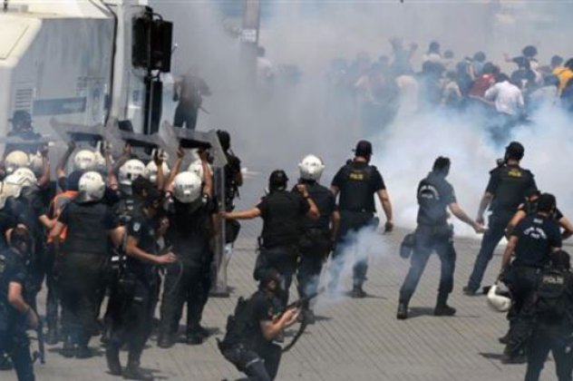 Σε λαϊκή εξέγερση με πολλούς τραυματίες εξελίσσονται οι διαδηλώσεις στην... καρδιά της Κωνσταντινούπολης! - Κυρίως Φωτογραφία - Gallery - Video