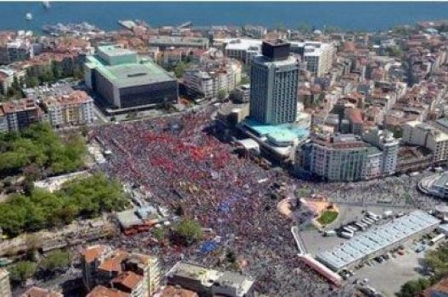 Κωνσταντινούπολη: Οι διαδηλωτές γιόρτασαν τη νίκη της αποχώρησης των αστυνομικών δυνάμεων και την υποχώρηση Ερντογάν  - Κυρίως Φωτογραφία - Gallery - Video