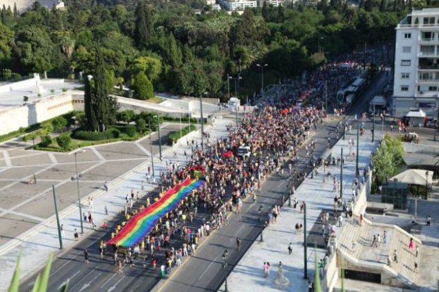 Χωρίς τον Καμίνη, οι ομοφυλόφιλοι της Αθήνας και οι φίλοι τους γιόρτασαν υπερήφανα με μπαλόνια και τραγούδια το 9ο Athens Pride (φωτό & βίντεο) - Κυρίως Φωτογραφία - Gallery - Video