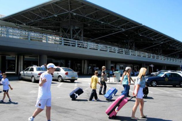 Μύκονος, Καλαμάτα, Σαντορίνη, Ζάκυνθος, Κεφαλονιά, Χανιά, Κέρκυρα, Κως, Σκιάθος: Απογειώθηκαν οι αφίξεις τουριστών! - Κυρίως Φωτογραφία - Gallery - Video