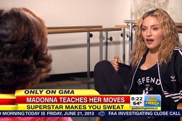Η Madonna σε μια σπάνια τηλεοπτική συνέντευξη παραδέχεται οτι τα παιδιά της ασχολούνται με το iphone περισσότερο & ότι τα έβαλε στη δουλειά (φωτό & βίντεο)  - Κυρίως Φωτογραφία - Gallery - Video