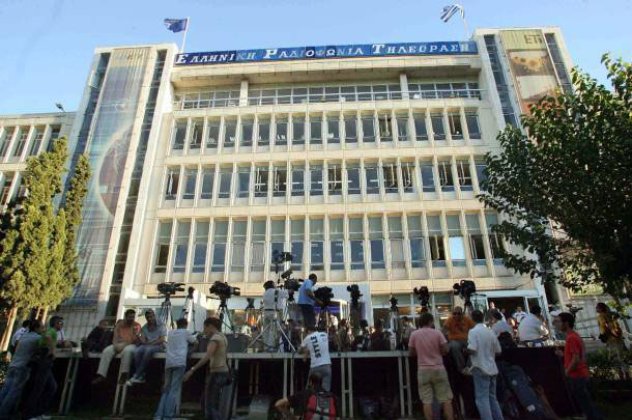 Στην προσπάθεια διατήρησης κάθε σύμβασης στο Δημόσιο, θα χρεοκοπήσει η χώρα και μετά τους ιδιωτικούς, θα απολυθούν μαζικά και οι δημόσιοι υπάλληλοι, λέει ο Πάσχος Μανδραβέλης στο άρθρο του - Κυρίως Φωτογραφία - Gallery - Video