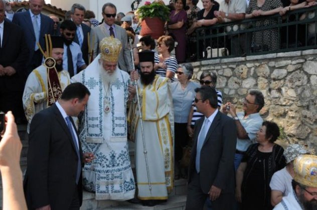 Κι ενώ λιτάνευε στη Φανερωμένη Λευκάδας ο Αρχιεπίσκοπος, λαμβάνει τηλεφώνημα Σαμαρά: «Έλα πίσω, ορκωμοσία αύριο στις 11» (βίντεο & φωτό) - Κυρίως Φωτογραφία - Gallery - Video