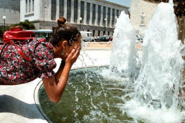 Στους 38 βαθμούς ο υδράργυρος - Κεφαλάκια μέσα, λίγα σούρτα - φέρτα και άφθονο νερό!‏ - Κυρίως Φωτογραφία - Gallery - Video