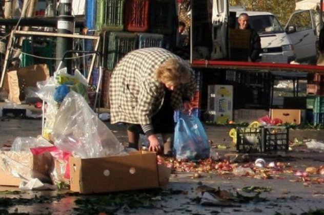 Μία στις δύο οικογένειες ζουν με 50% λιγότερα χρήματα σε σχέση με το 2009! - Κυρίως Φωτογραφία - Gallery - Video