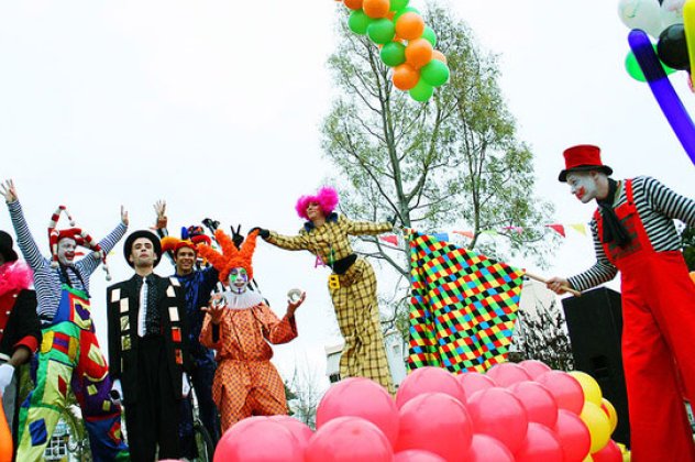 Η πιο χαρούμενη γιορτή της Αθήνας: Φεστιβάλ τσίρκου με ζογκλέρ, ακροβάτες , παιγνίδια απ’ όλο τον κόσμο στην Τεχνόπολη  - Κυρίως Φωτογραφία - Gallery - Video