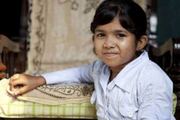 Μία απίστευτη ιστορία - 20χρονη Ινδή ζεί παγιδευμένη σε σώμα παιδιού! - Κυρίως Φωτογραφία - Gallery - Video