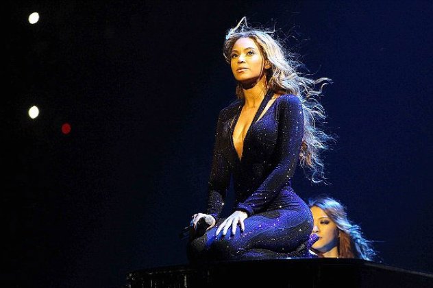 Η Beyonce τραγουδά στην μνήμη του 17χρονου μαύρου Martin Τrayvon  - Κυρίως Φωτογραφία - Gallery - Video